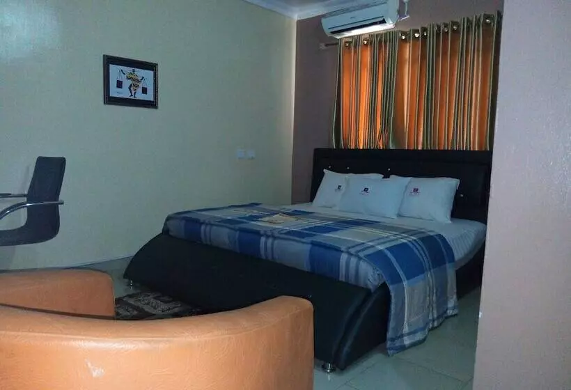 Multifield Hotel & Suites