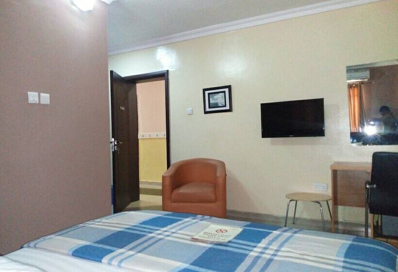 Multifield Hotel & Suites