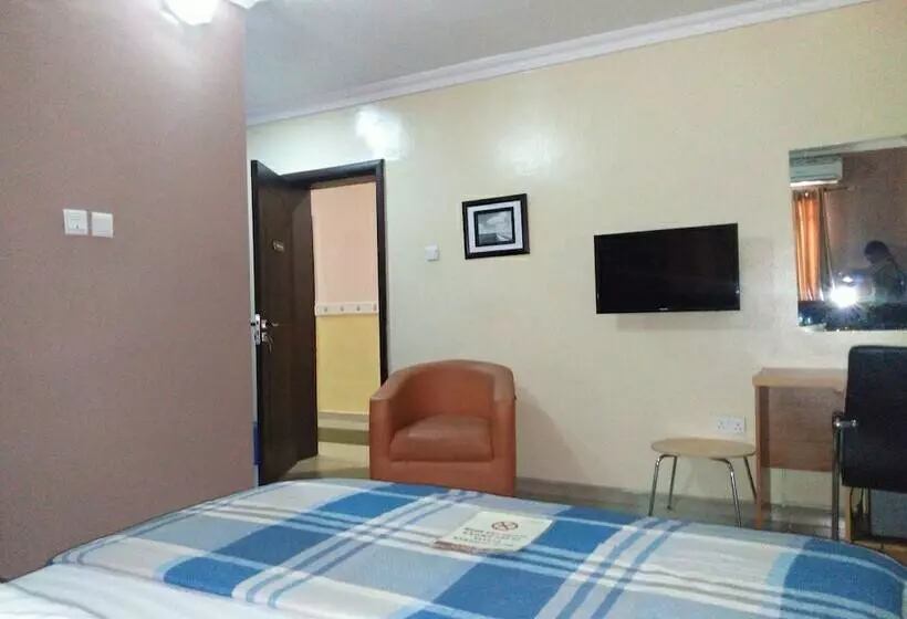 Multifield Hotel & Suites