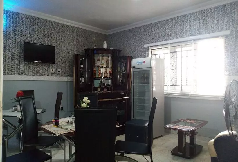 Multifield Hotel & Suites