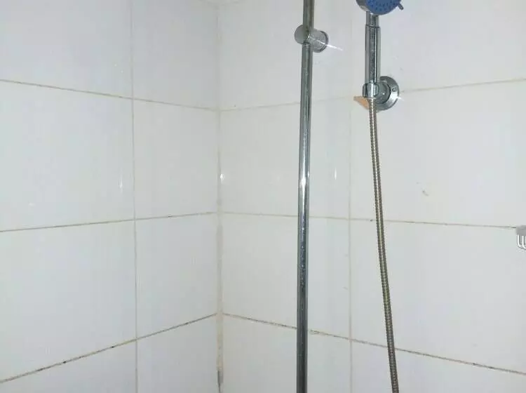 Multifield Hotel & Suites