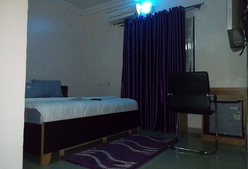 Multifield Hotel & Suites