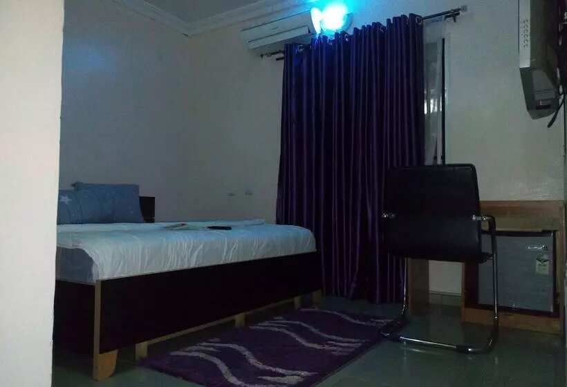 Multifield Hotel & Suites