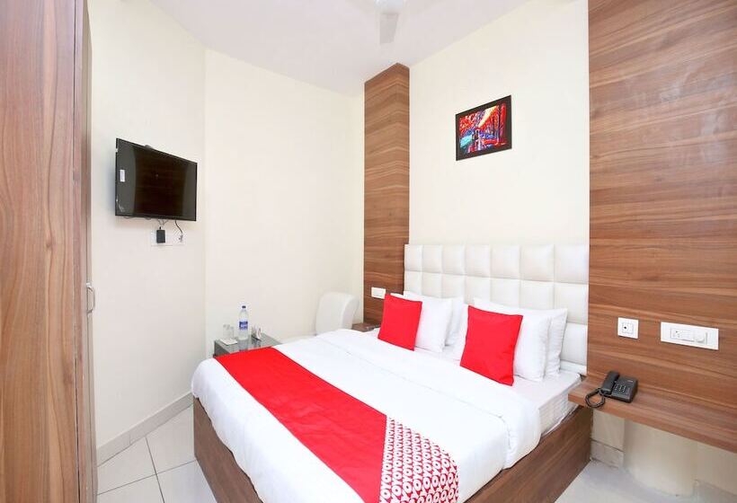 Oyo 15975 Hotel 365
