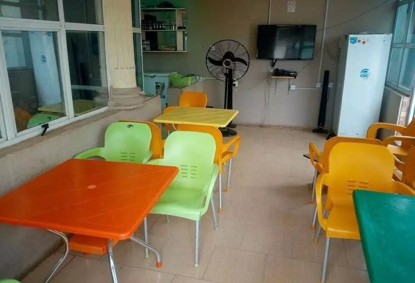 Pholard Hotel And Suites