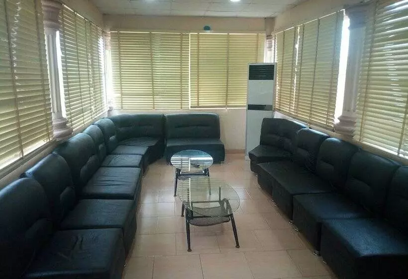 Pholard Hotel And Suites