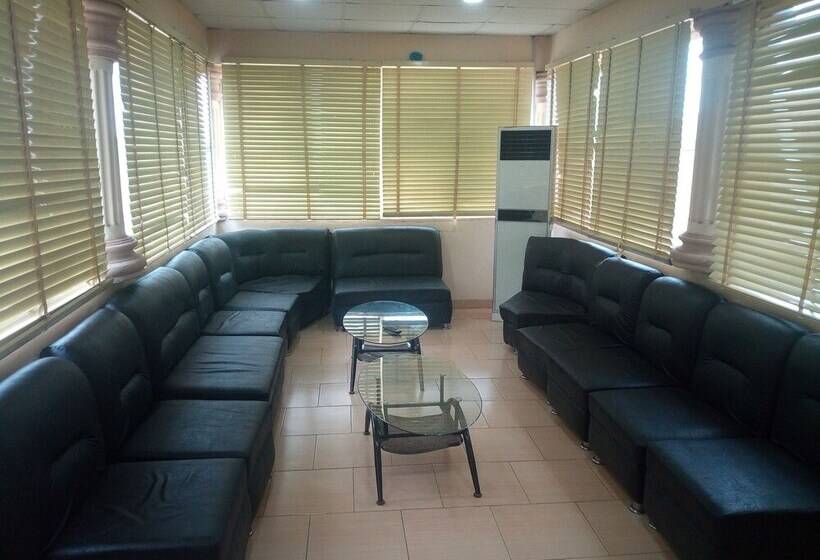 Pholard Hotel And Suites