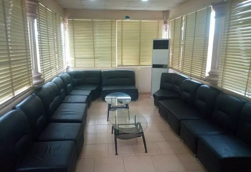 Pholard Hotel And Suites