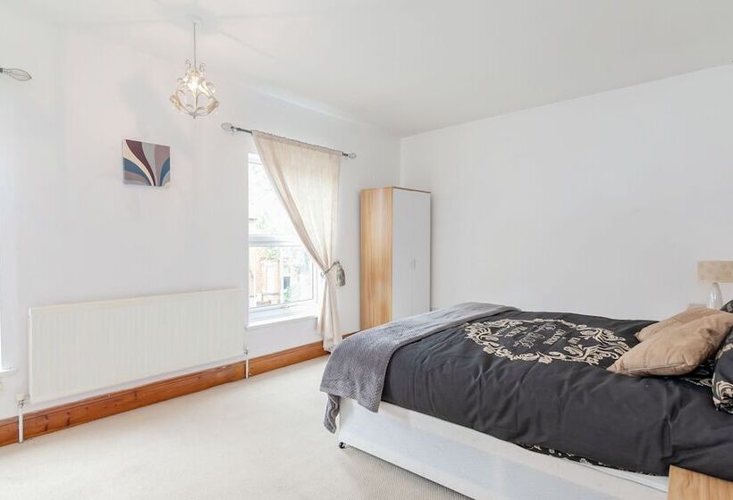 Portobello House Newark