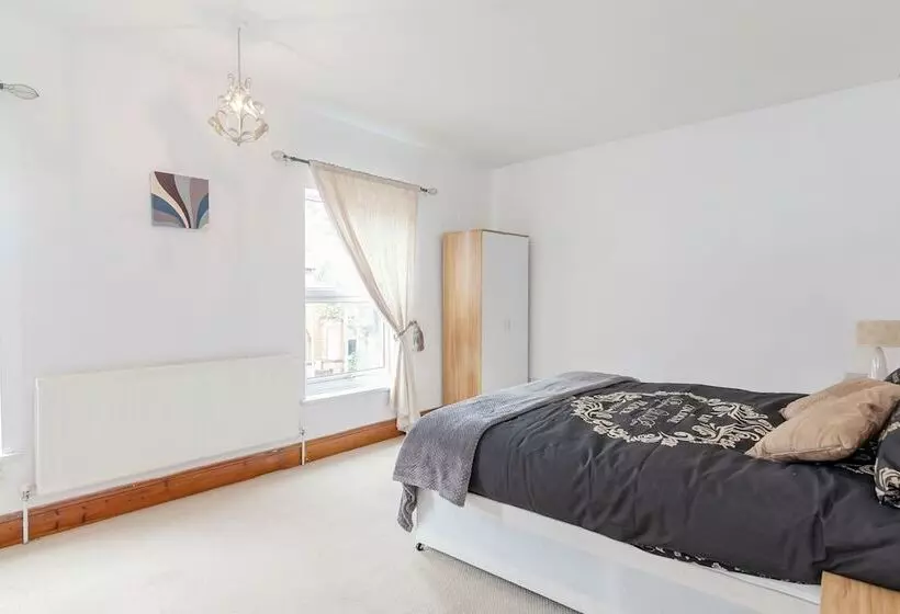 Portobello House Newark