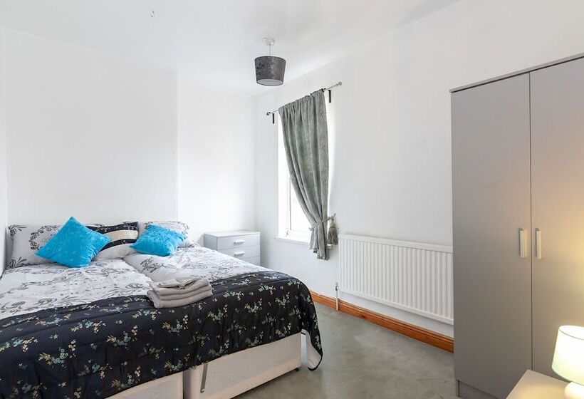 Portobello House Newark