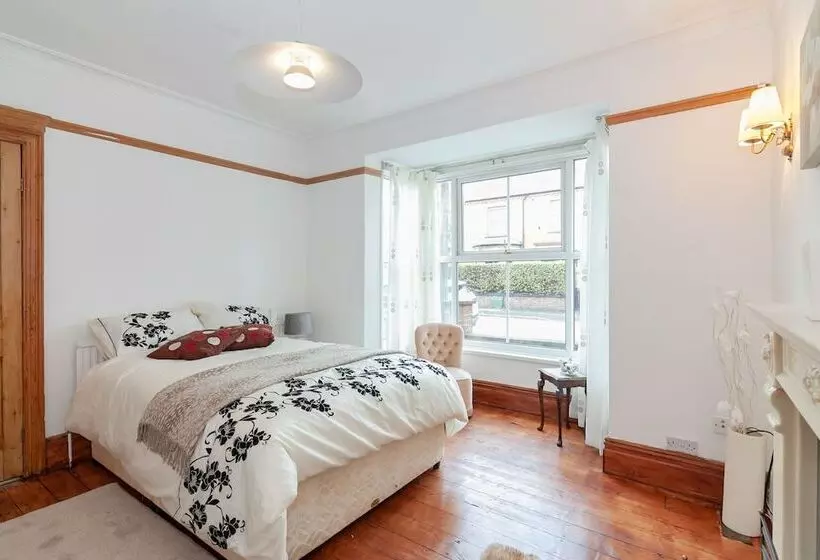 Portobello House Newark