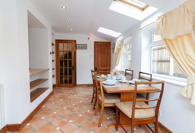 Portobello House Newark