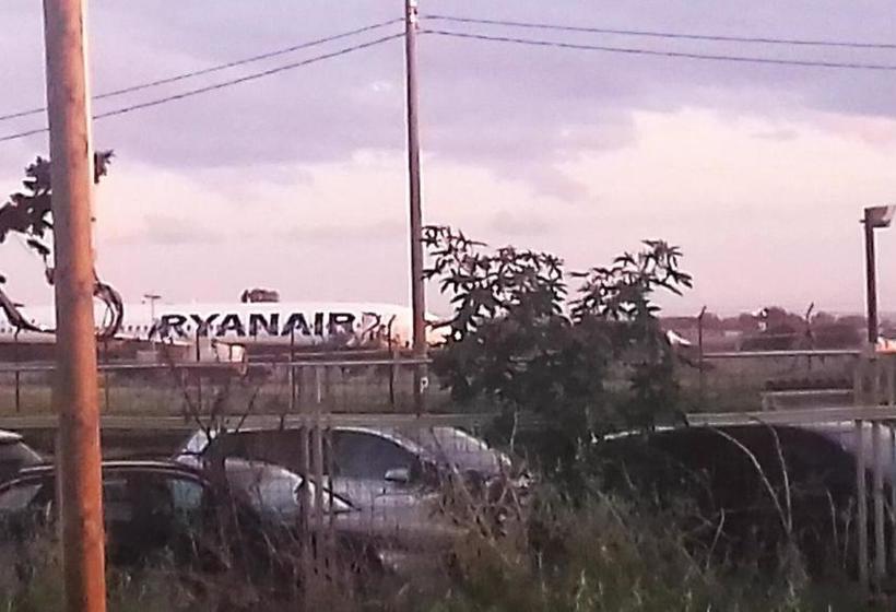 تختخواب و صبحانه Bed And Fly Aeroporto Catania Reception H24