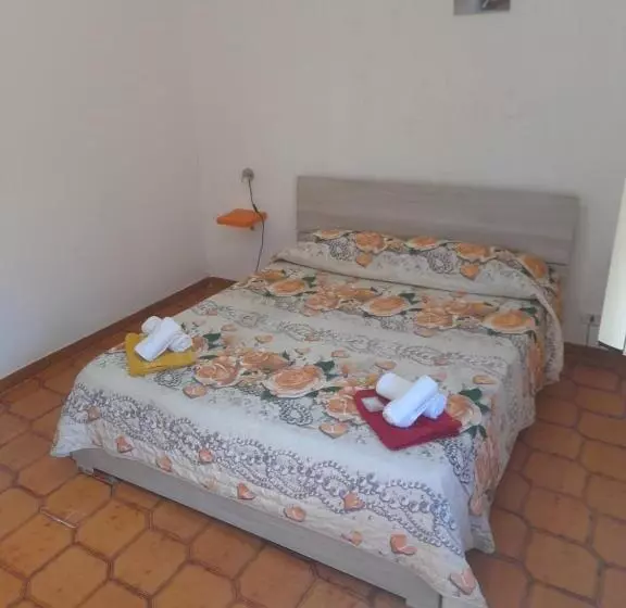 تختخواب و صبحانه Bed And Fly Aeroporto Catania Reception H24