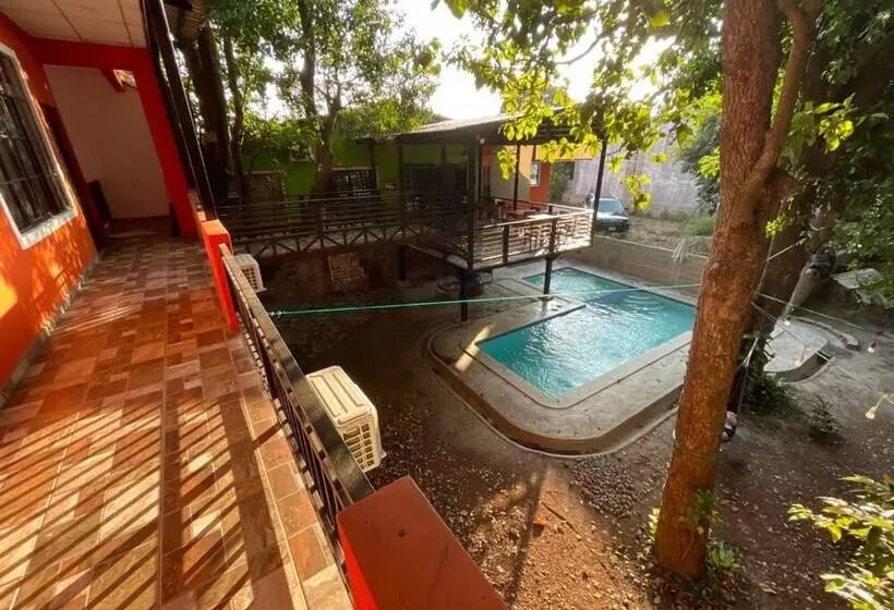 تختخواب و صبحانه Hostal Doña Marta