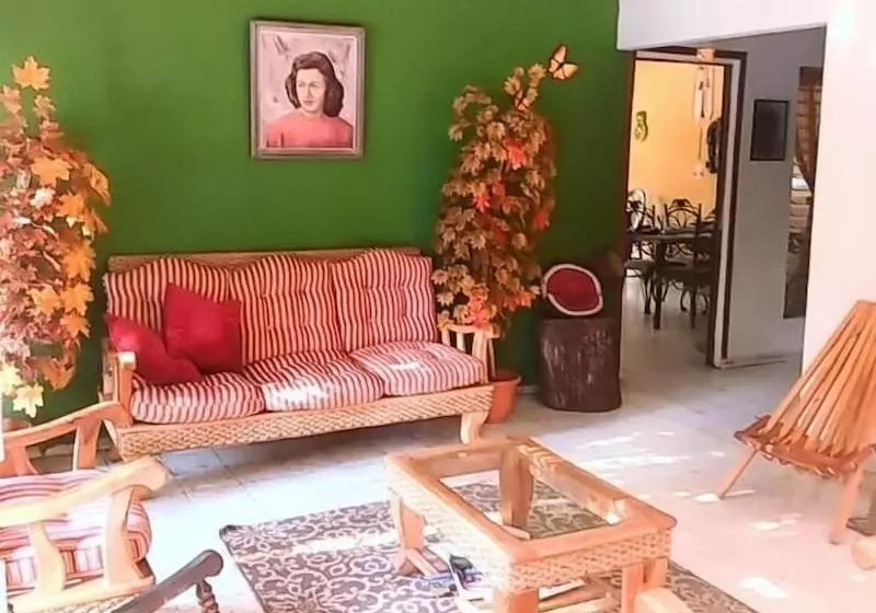 تختخواب و صبحانه Hostal Doña Marta