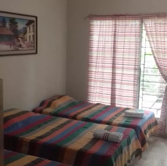 تختخواب و صبحانه Hostal Doña Marta