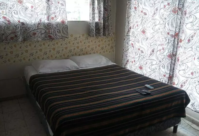 تختخواب و صبحانه Hostal Doña Marta