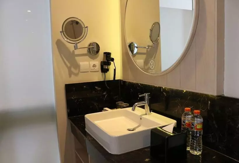 Hotel Swissbelinn Cikarang