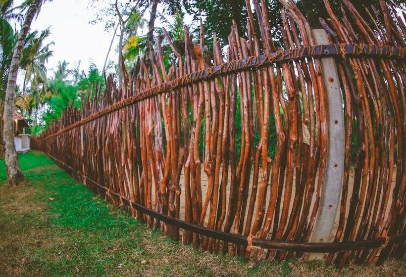 هتل Villa Hiriketiya