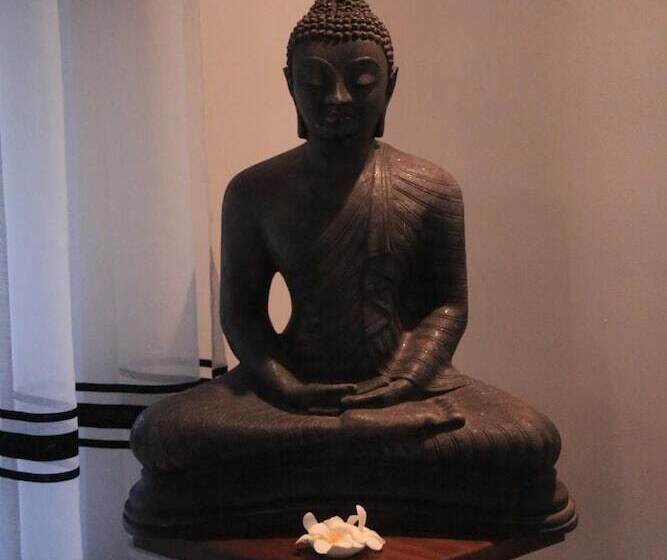 هتل Villa Hiriketiya