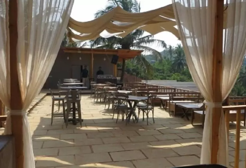 Larive Beach Resort