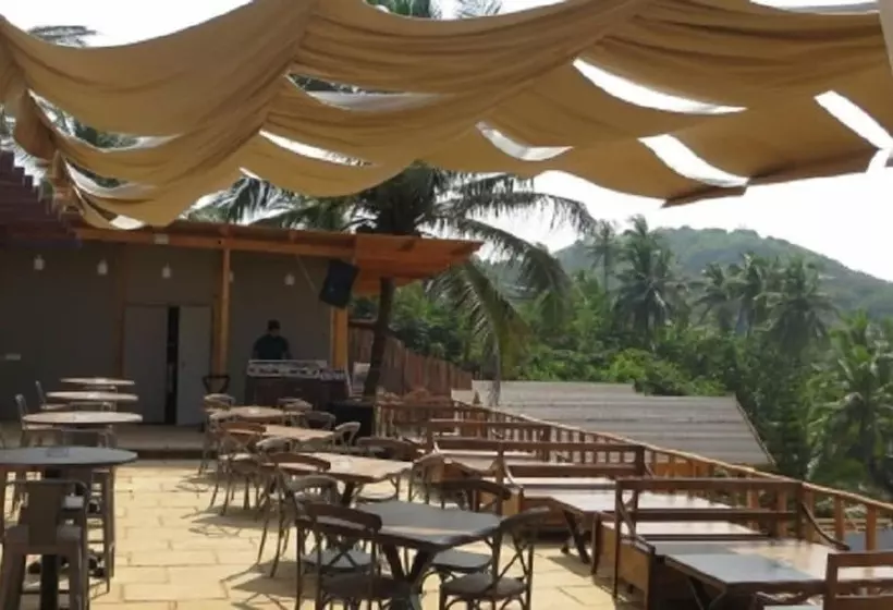 Larive Beach Resort