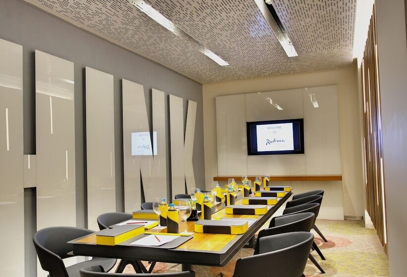 هتل Radisson Bengaluru City Center