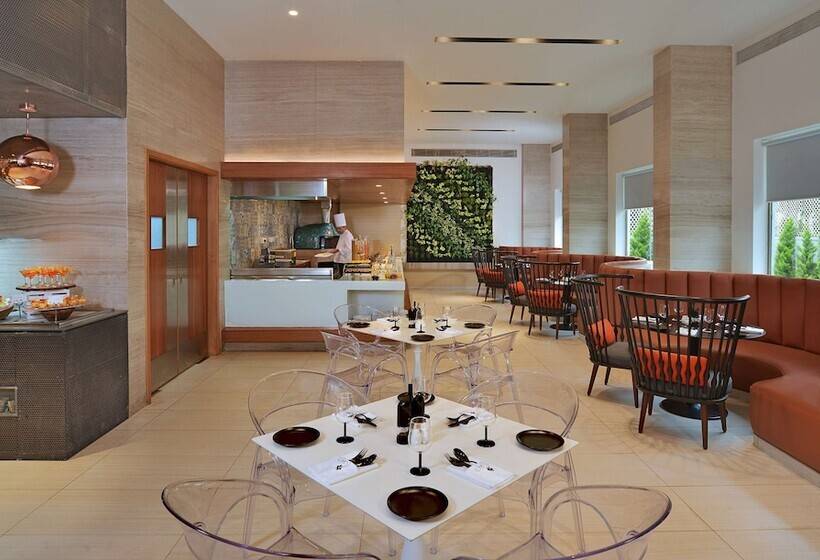 هتل Radisson Bengaluru City Center