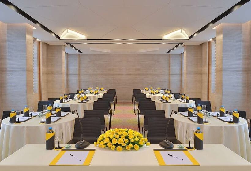 هتل Radisson Bengaluru City Center