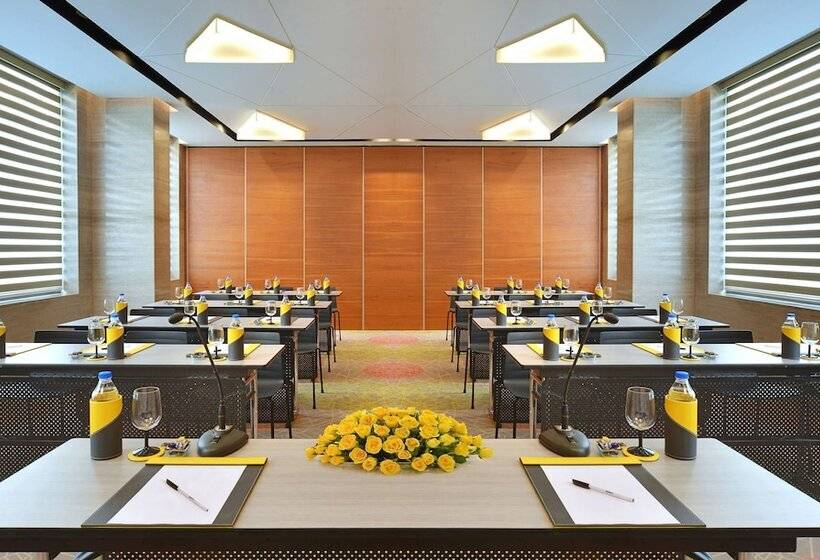 هتل Radisson Bengaluru City Center