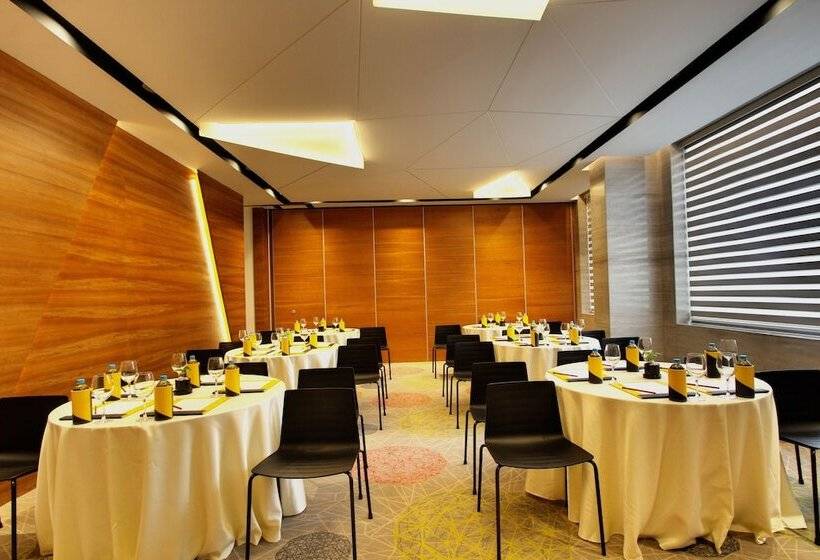 هتل Radisson Bengaluru City Center