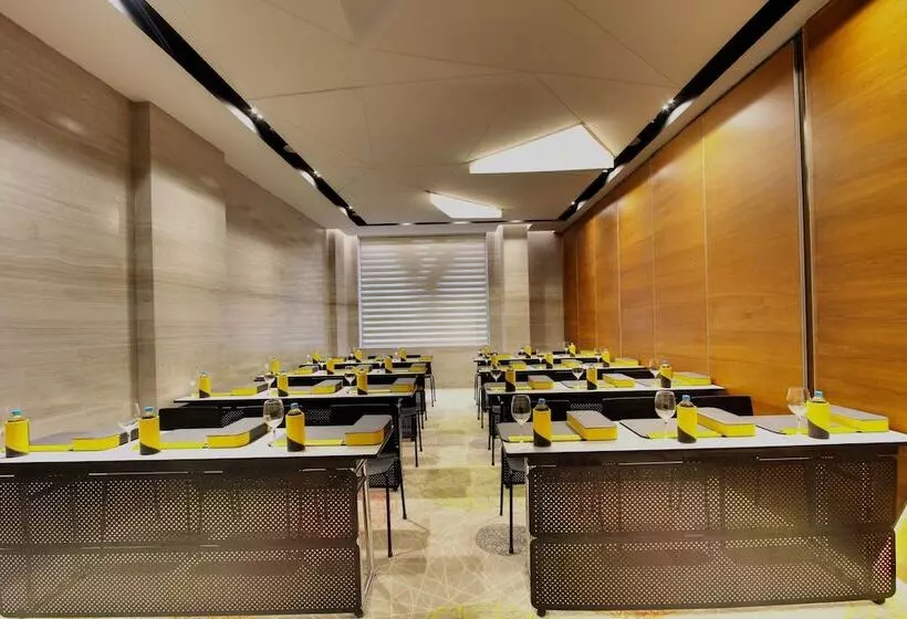 ホテル Radisson Bengaluru City Center
