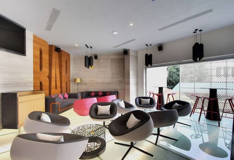 هتل Radisson Bengaluru City Center