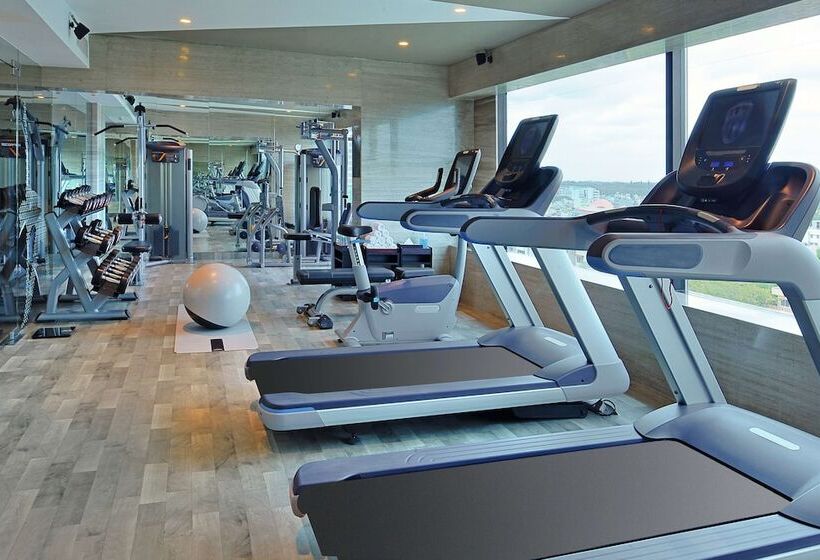 هتل Radisson Bengaluru City Center