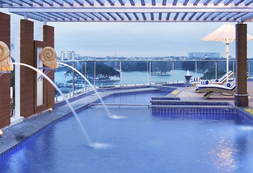 هتل Radisson Bengaluru City Center