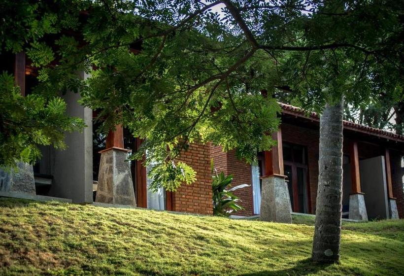 Victoria Golf & Country Resort