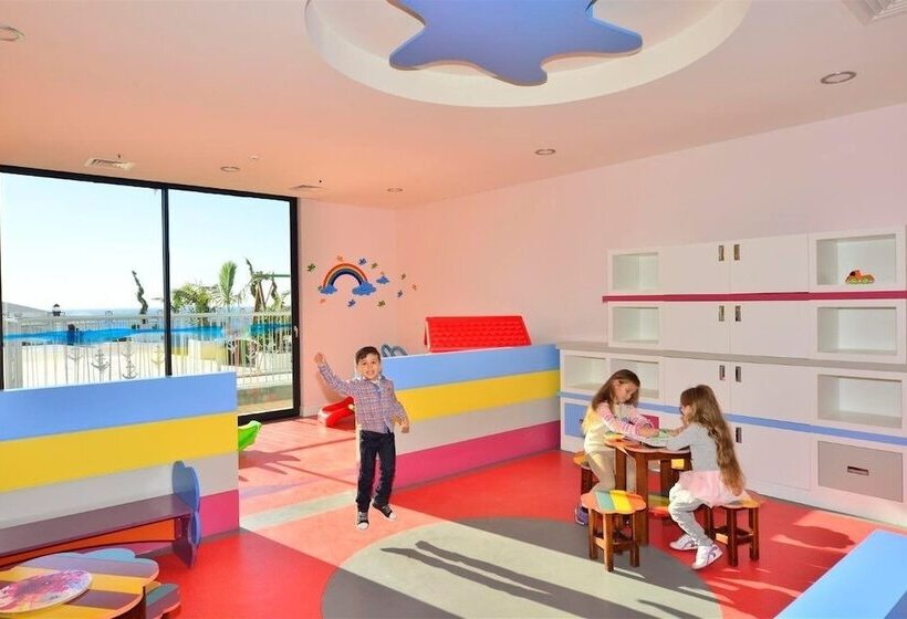 בית מלון כפרי Elite Admiral Premium Residences