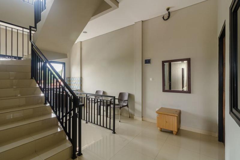 פנסיון Reddoorz Near Puri Indah Mall