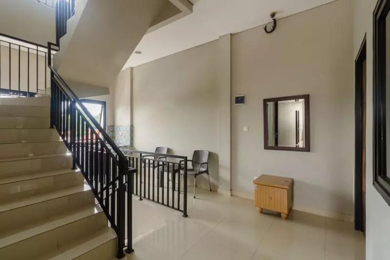 ペンション Reddoorz Near Puri Indah Mall