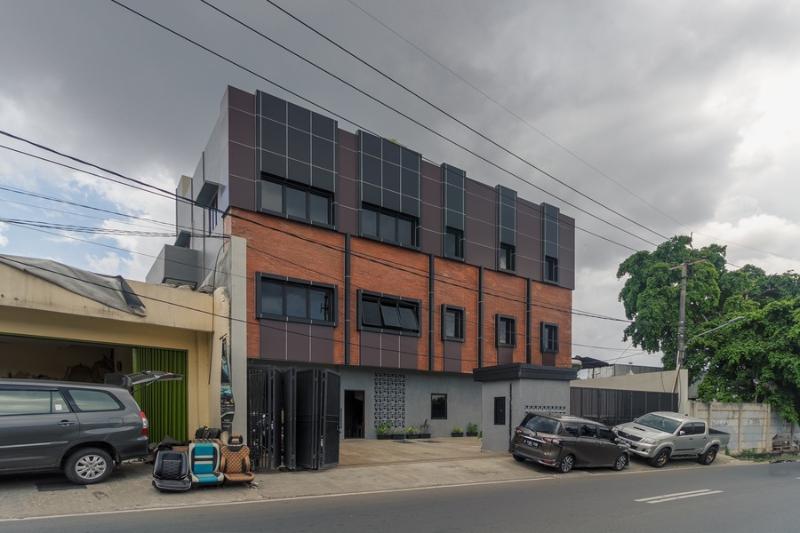 פנסיון Reddoorz Near Puri Indah Mall