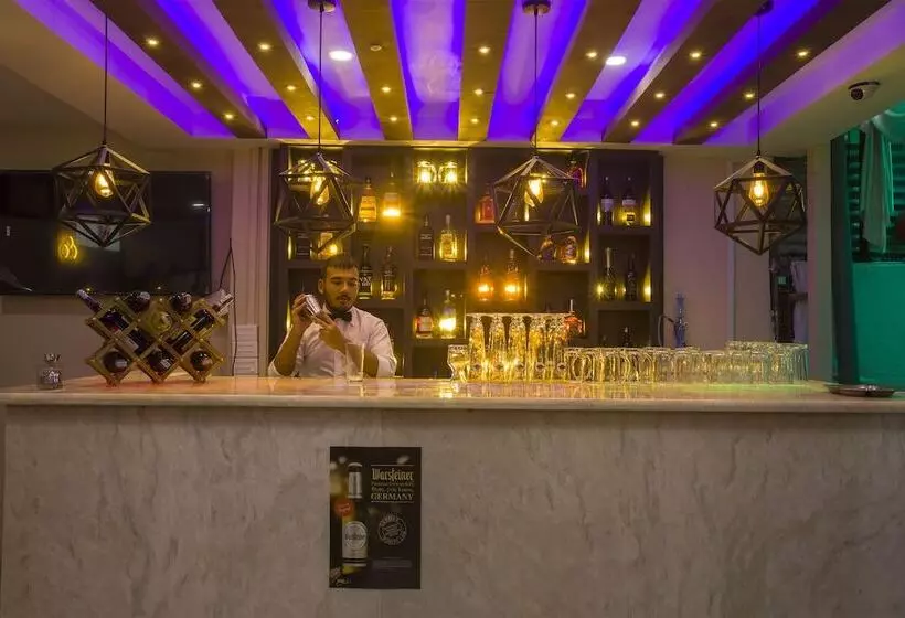 Somewhere Hotel & Restaurant Pvt.ltd By Oyo Rooms
