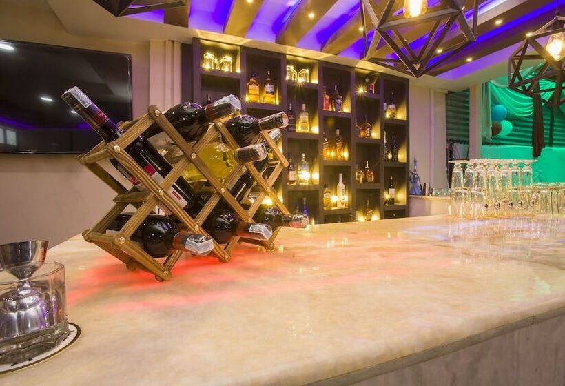 Somewhere Hotel & Restaurant Pvt.ltd By Oyo Rooms