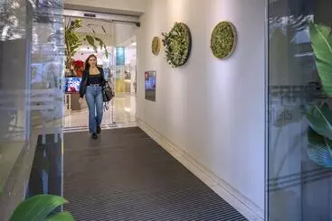 Отель Serhs Rivoli Rambla