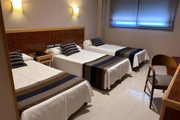 فندق Escuela San Cristobal