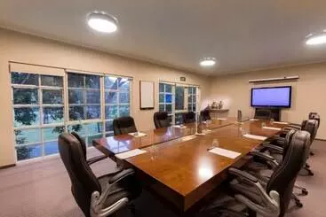 מוטל Eltham Gateway Hotel & Conference Centre