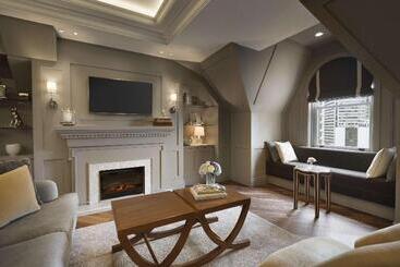 Fairmont Hotel Macdonald