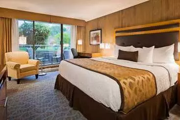 בית מלון כפרי Best Western Plus Inner Harbour