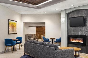 فندق Holiday Inn Express Vancouvermetrotown